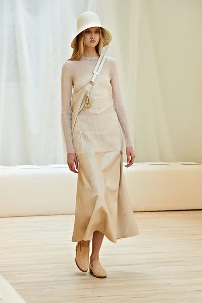 Look 17